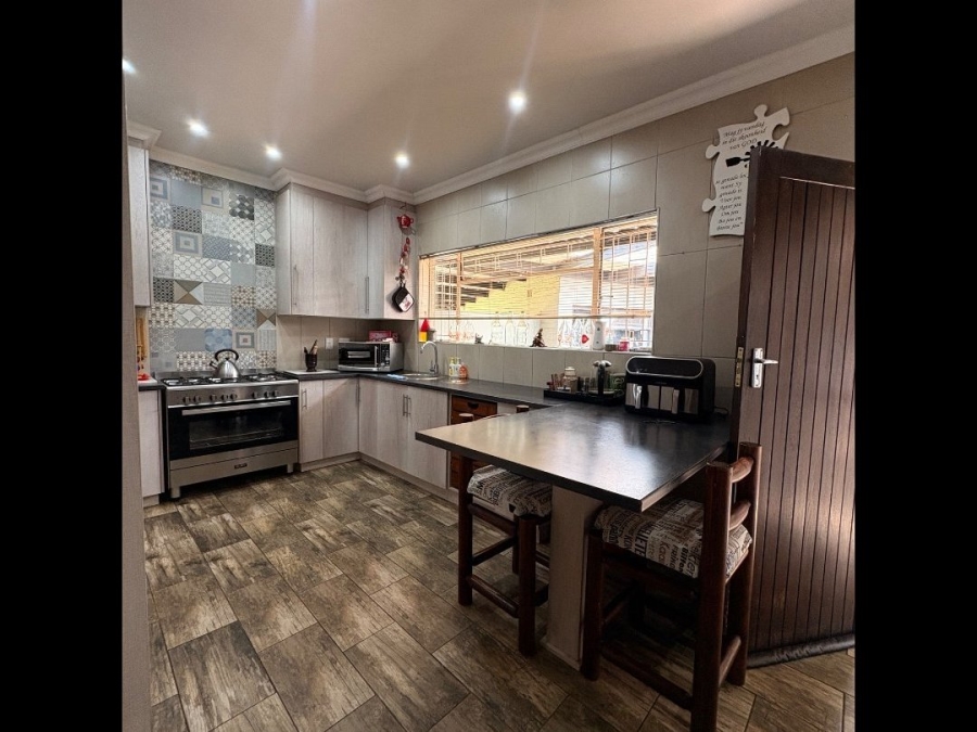 3 Bedroom Property for Sale in Flamwood North West